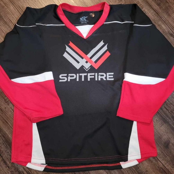 Clothing brand is called spitfire - Picture 5 of 13